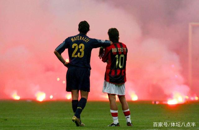 贝尔在心目中的终极球员选择中全选了皇马球员，其中两次选择了自己（贝尔心中的终极球员名单清一色皇马人，且两次将自己选入）