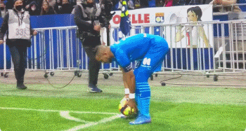 米体：邓弗里斯预计12月中旬回归；姆希塔良、达米安接近复出