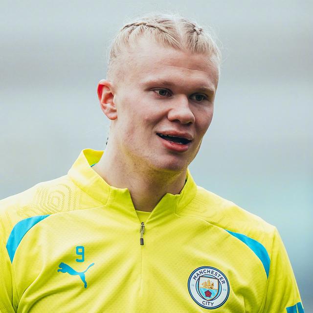 于根伟谈于汉超退役：联赛收官战的拥抱，有我对他的敬意（于根伟谈于汉超退役：联赛末轮那次拥抱，是我向他表达敬意）