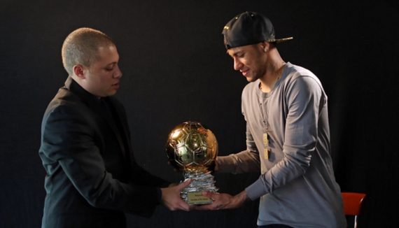 阿圭罗：拉什福德在巴萨表现出色，看起来非常适应球队（阿圭罗：拉什福德在巴萨状态上佳，已很好融入球队）