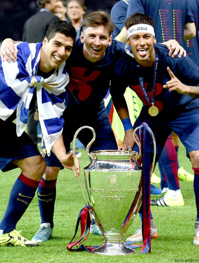 约基奇碾压对手投篮命中率惊人（约基奇统治全场，投篮命中率爆表）