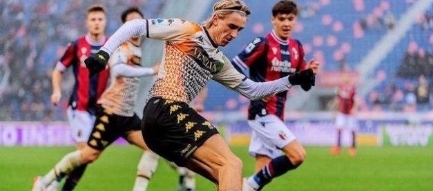 国足未来第一左后卫：华裔球星90万欧转会费登陆波兰联赛！（华裔球星90万欧赴波兰联赛，被看好成国足未来第一左后卫）