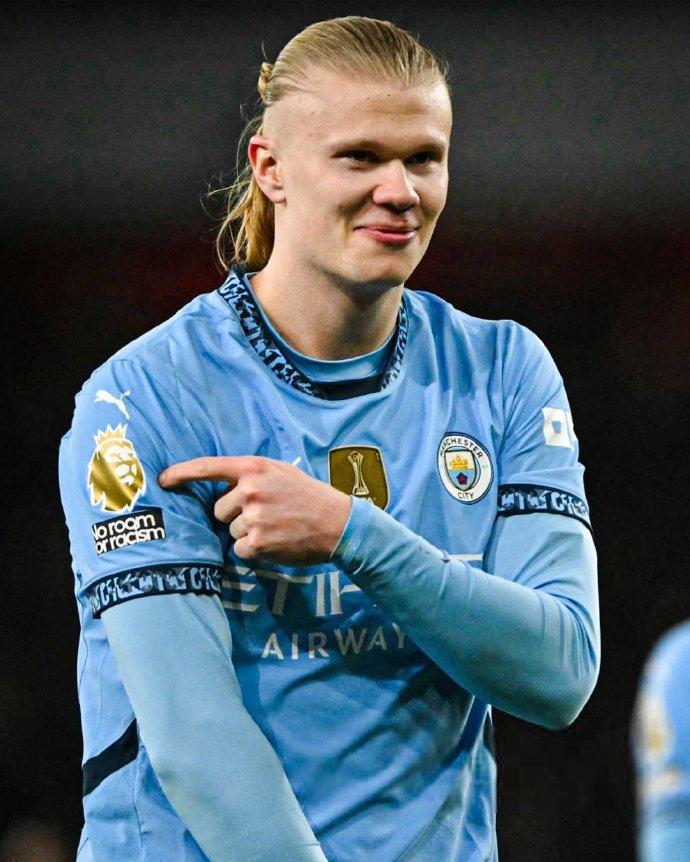 名记：字母哥与队友召开会议，呼吁全队无视外界杂音（名记：字母哥组织队内会议，号召全队忽略外界噪音）