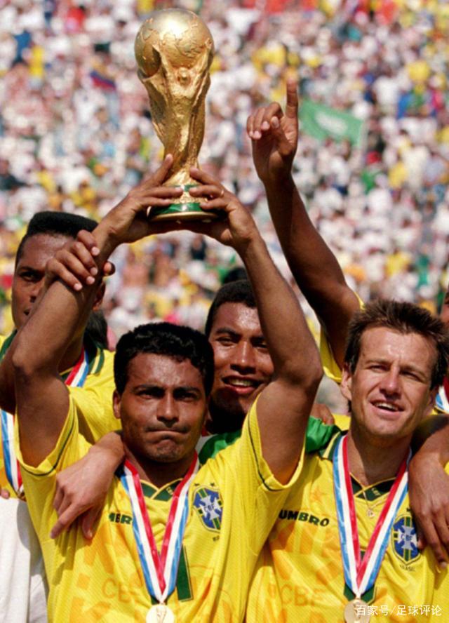 曼联2弃将左右意甲冠军，4500万前锋梅开二度，那不勒斯5连胜登顶（曼联两旧将影响意甲争冠格局，4500万锋霸梅开二度，那不勒斯豪取五连胜登顶榜首）