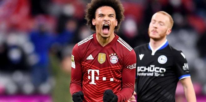 阿根廷队2026年世界杯球衣：经典蓝白条纹+黑色三道杠配饰（2026世界杯阿根廷球衣曝光：经典蓝白条纹配黑色三道杠点缀）